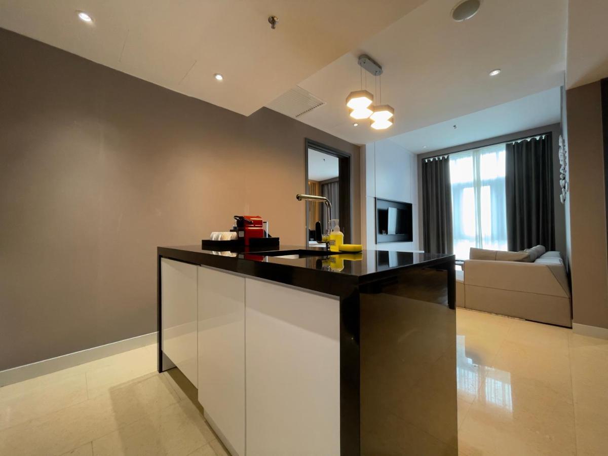 Fraser Place Puteri Harbour Нусаджая Екстериор снимка A kitchen island in a condominium