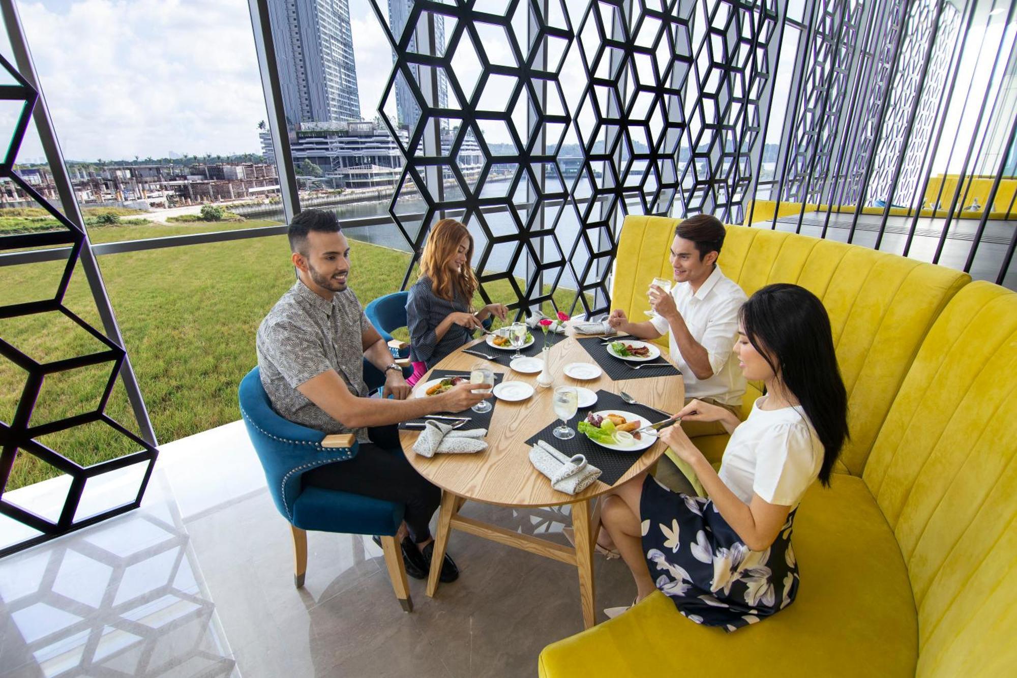 Fraser Place Puteri Harbour Нусаджая Екстериор снимка Sky Bar