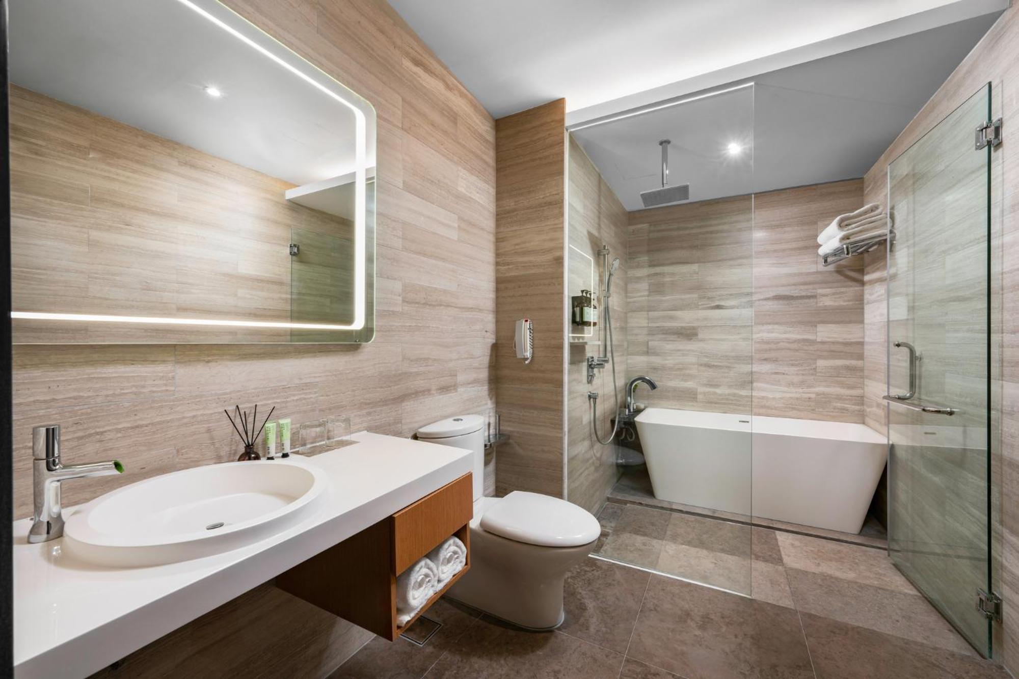 Fraser Place Puteri Harbour Нусаджая Екстериор снимка Bathroom