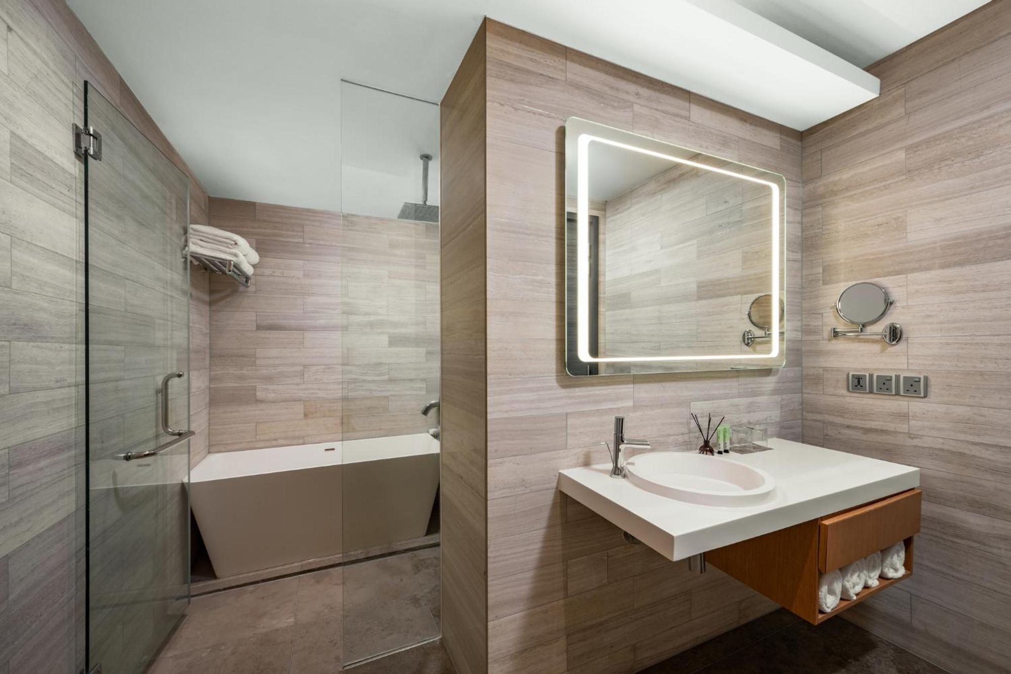 Fraser Place Puteri Harbour Нусаджая Екстериор снимка Bathroom